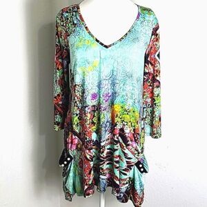 Mesmerize Colorful Tunic Top with Big Pockets on the Sides, Size Medium